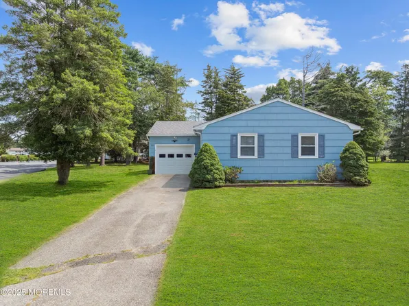 11 Sherwood Court, Toms River, NJ 08757