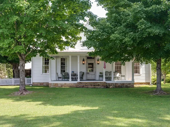 363 College St, Monteagle, TN 37356