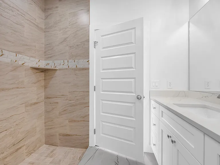 1701 Lakewood — Photo 10