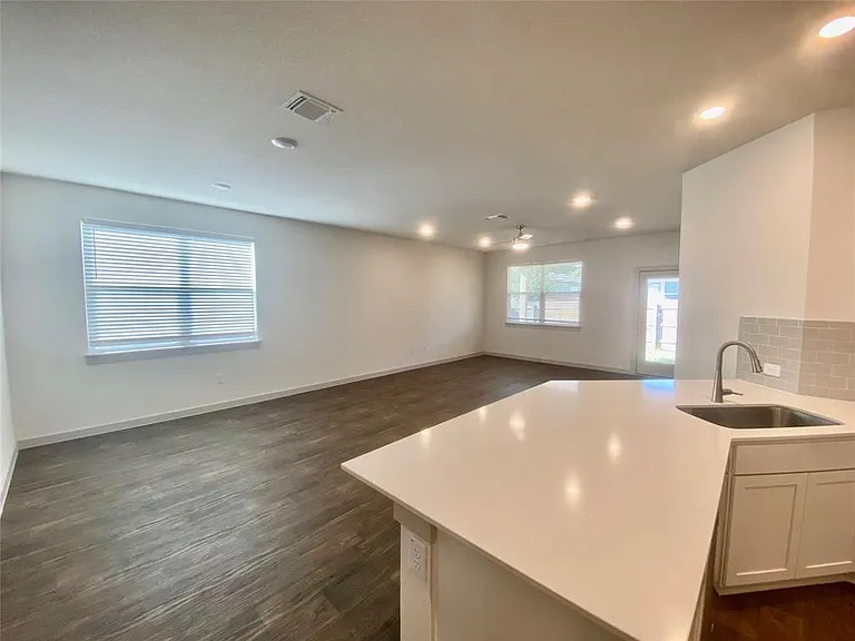 3117 Bragg Pl — Photo 4