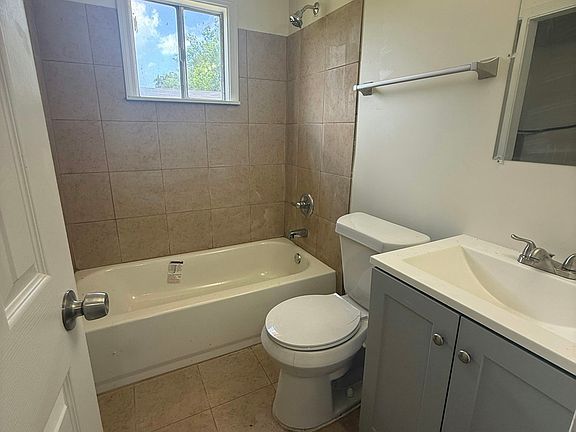 2nd image of 3742 Berry Ln