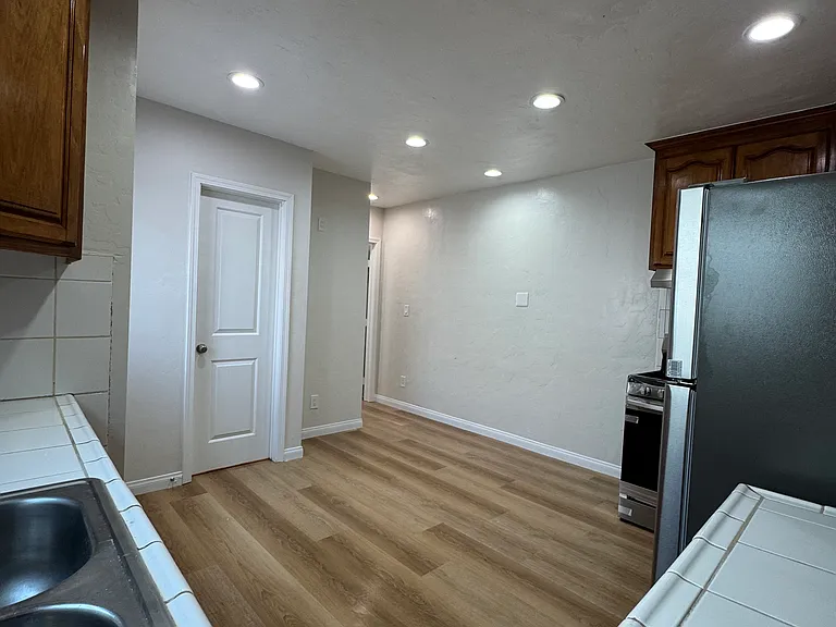 Full kitchen & small living area