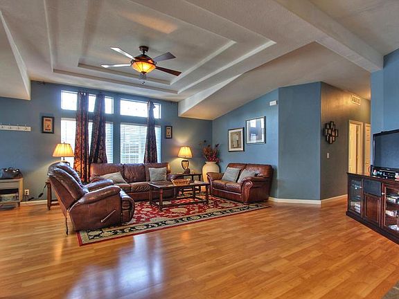 4th image of 102 Chateau La Salle Dr #102
