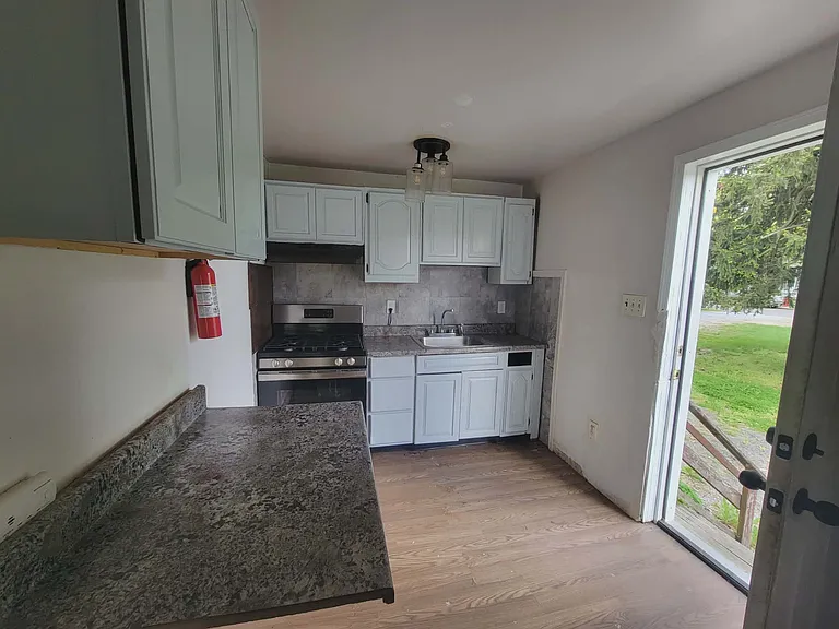 3 Willis Ave — Photo 6