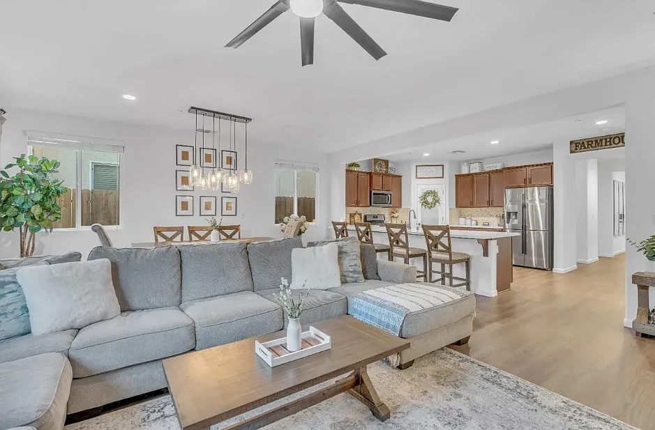 4 bed, 2532 sqft, $3,100 — Photo 3