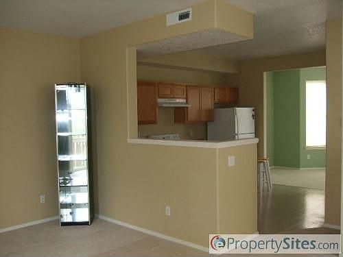 4th image of 136 NE 75th Ave