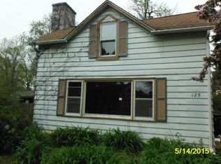 125 Ormsby St, Pewaukee, WI 53072