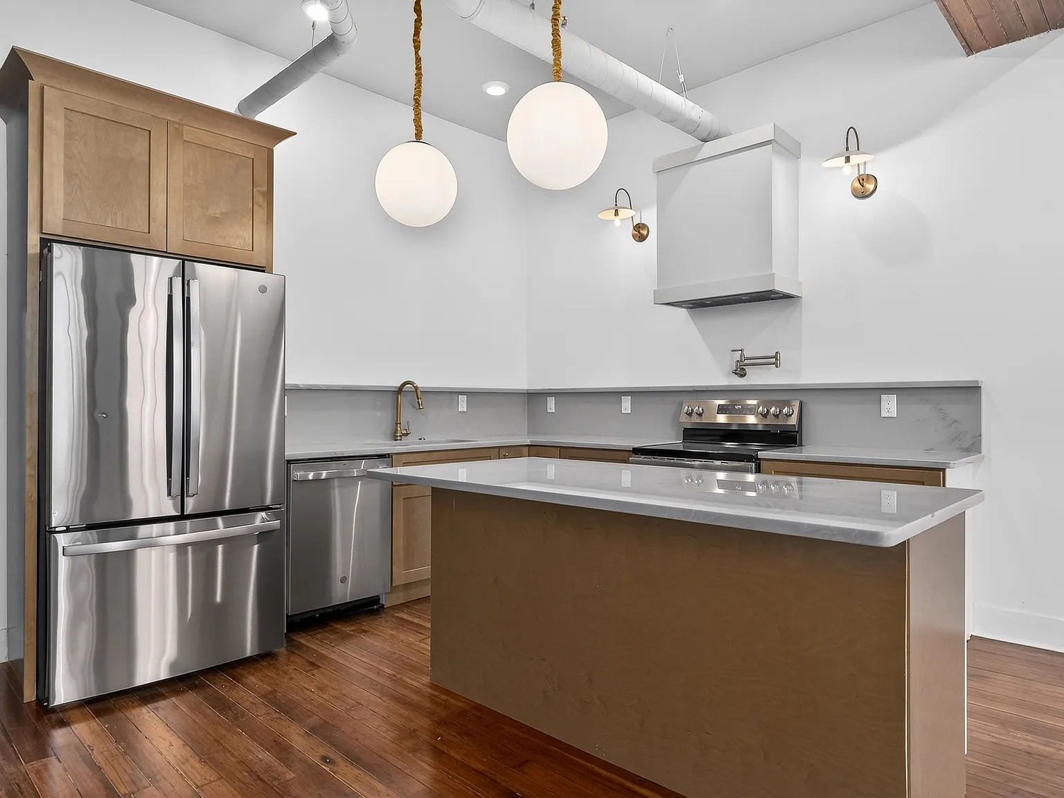3 bed, 1400 sqft, $2,500 — Photo 2