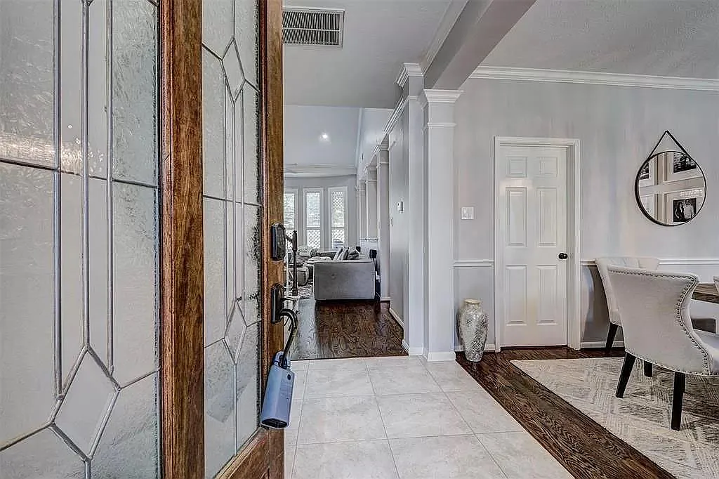 3 bed, 2.5 bath, 2090 sqft, $3,950 — Photo 3