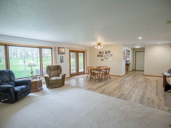 5th image of 425 Emerald Dr