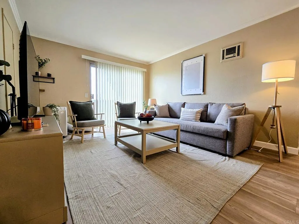 1 bed, 636 sqft, $1,900 — Photo 2