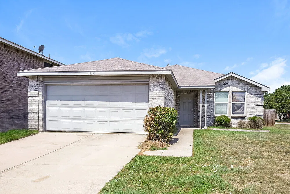 3 bed, 2.0 bath, 1376 sqft, $1,935 — Photo 1