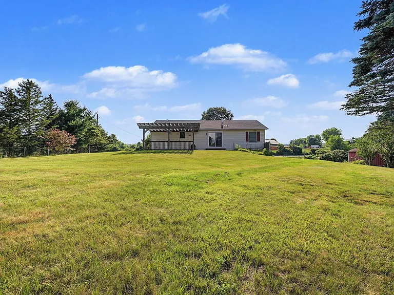 318 Cornwall Hill Rd — Photo 33