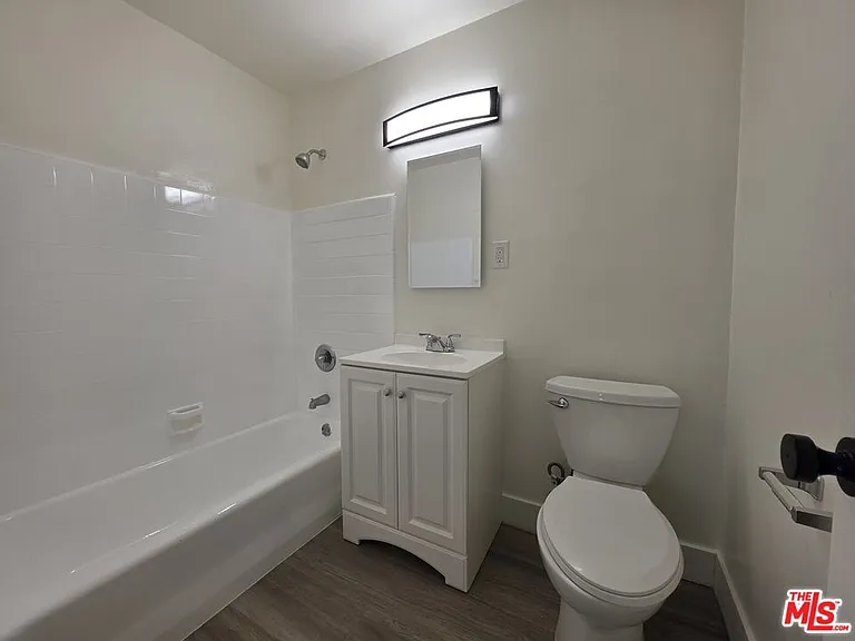 2400 Vanderbilt Ln #2400A — Photo 21