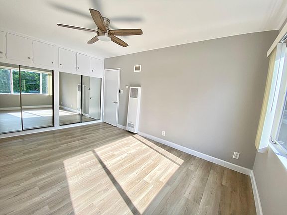 4th image of 1400 N Gardner St #15
