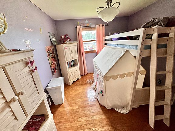 5th image of 3255 Evelyn St