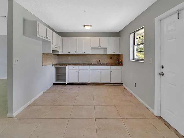 3040 Martin Ave — Photo 17