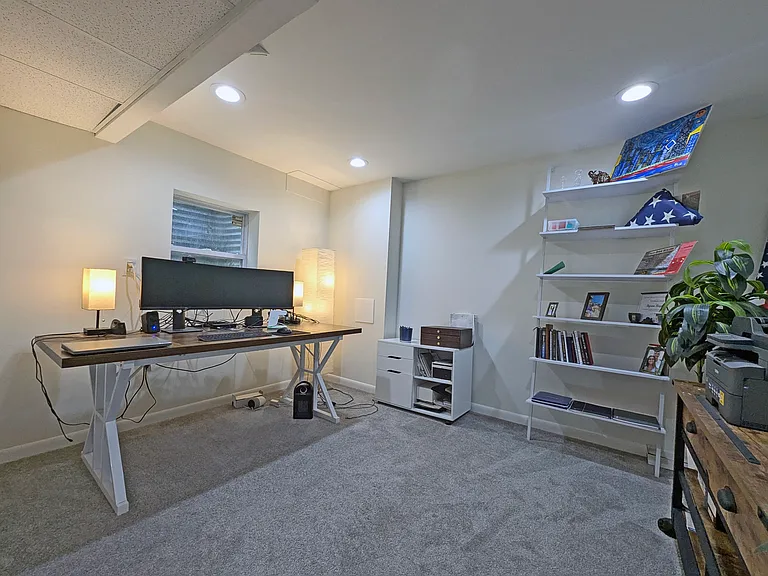 1739 Ferndale Ave — Photo 18