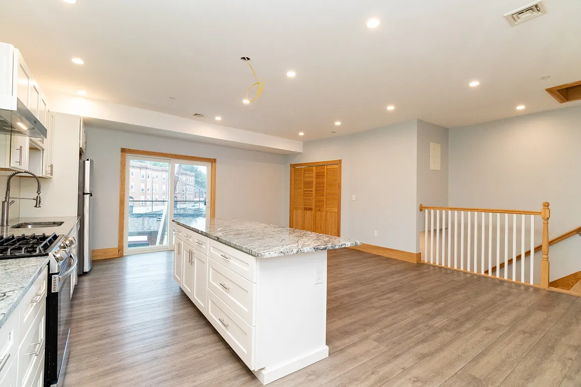 2 bed, 1100 sqft, $2,900 — Photo 4