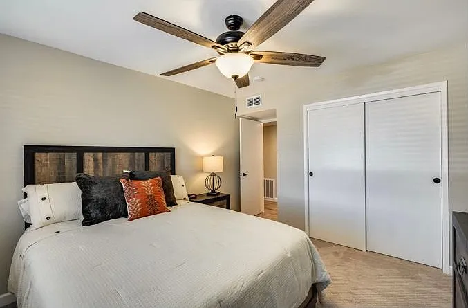 10932 W Tropicana Cir — Photo 18