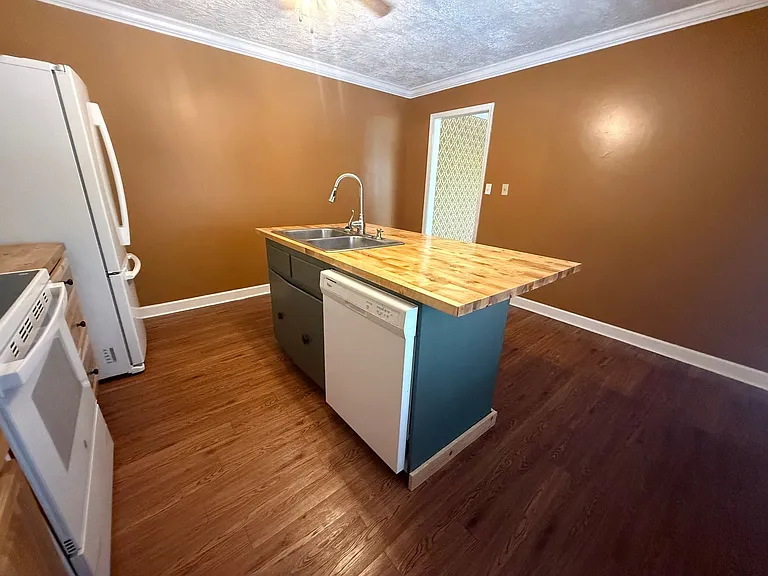 194 Lance Rd — Photo 3