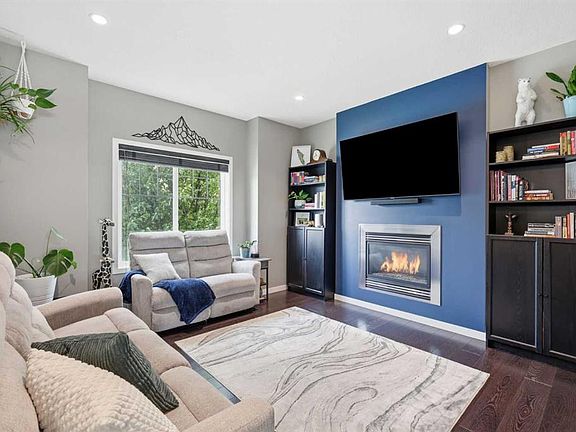 4th image of 170 E Mahogany Hts SE