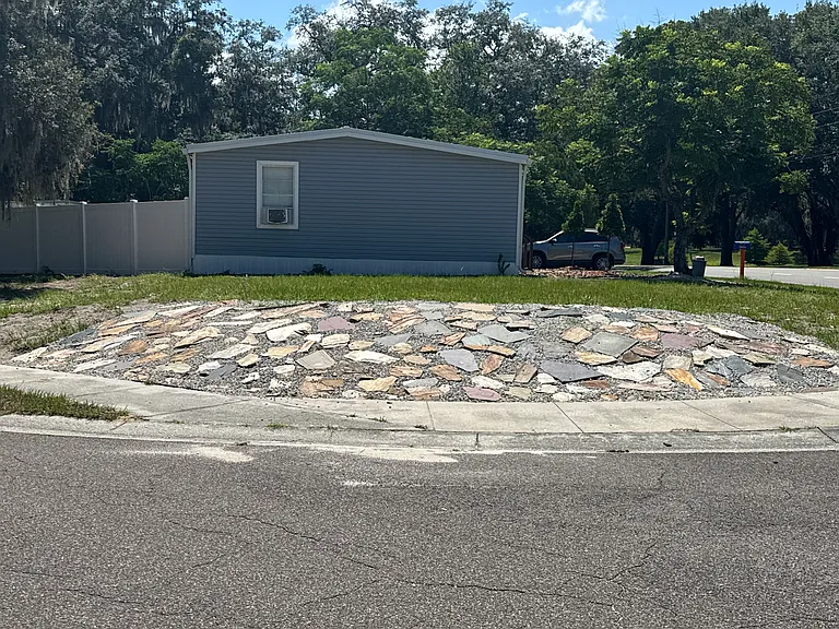 1445 Lake Dr — Photo 11