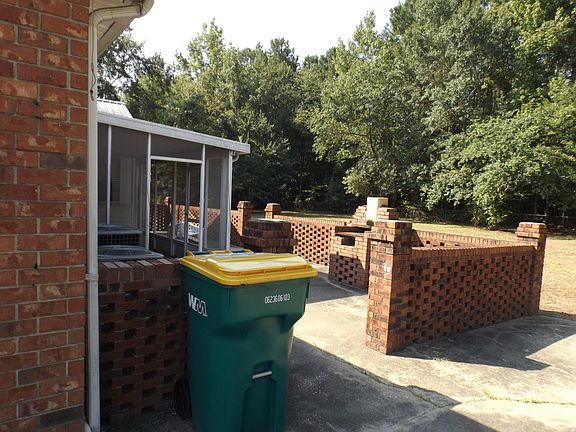 4th image of 301 Brunson St