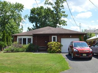 76 Wayside Dr, Keyport, NJ 07735