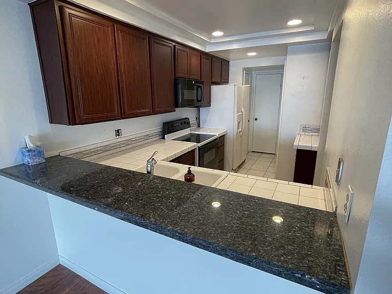 3098 Rue Dorleans #1-205 — Photo 4