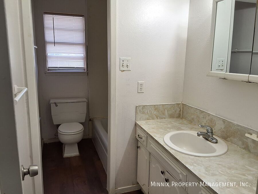 2nd image of 4424 Humble Ave
