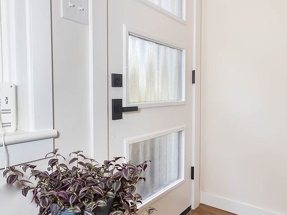 3rd image of 2425 Hillside Ave