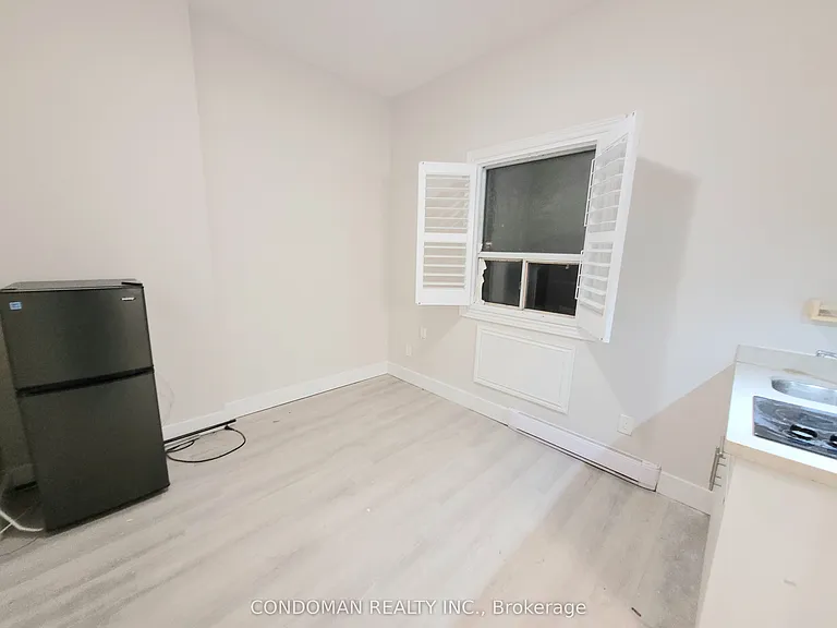 1371 King St W #204 — Photo 1