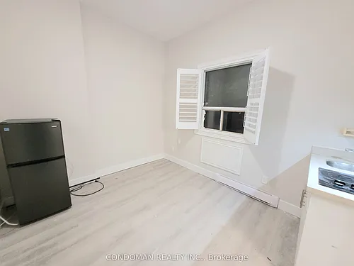 1371 King St W #204 Photo 1
