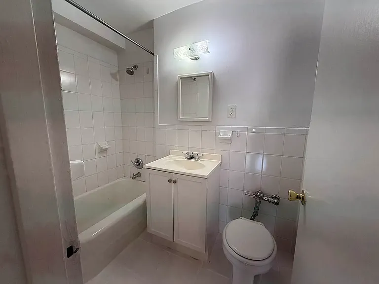 425 E 96th St #6N — Photo 5