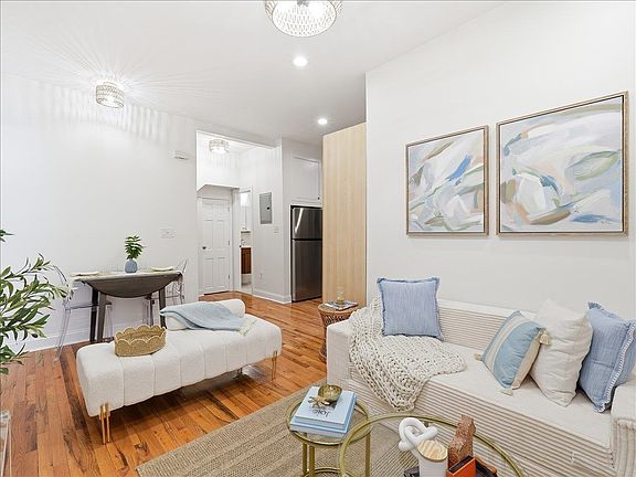 5th image of 321 Bloomfield St APT 2