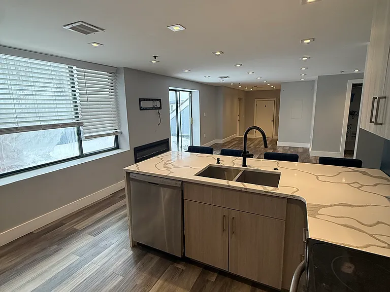 531 Main St #601 — Photo 2
