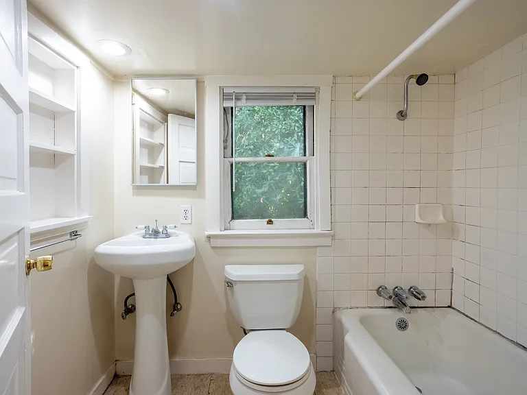 812 W 1st St #1 — Photo 12