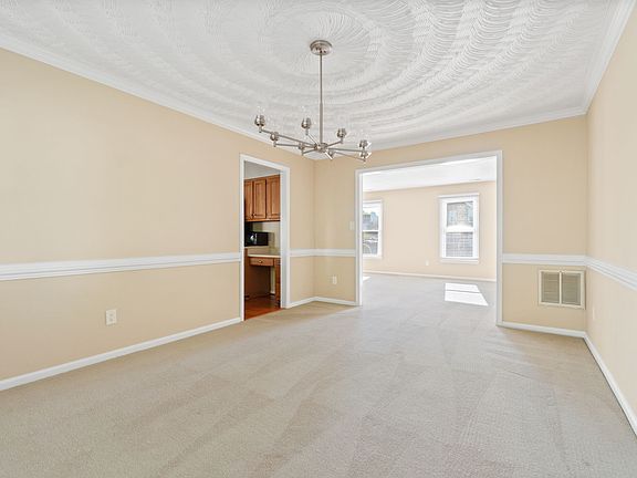 4th image of 1072 Heatherwood Dr