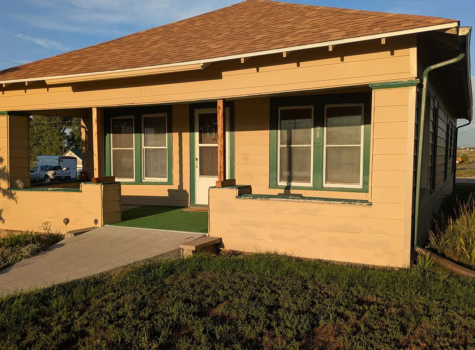 2 bed, 750 sqft, $690 — Photo 1