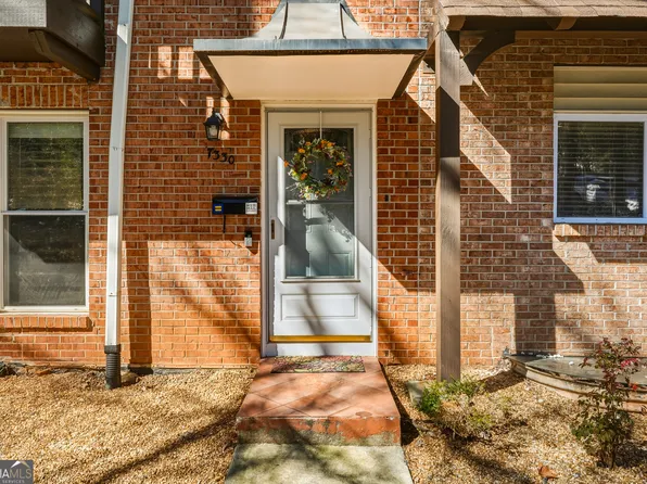 7330 Cardigan Cir, Sandy Springs, GA 30328