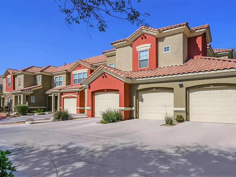 Ravello Townhomes — Photo 10