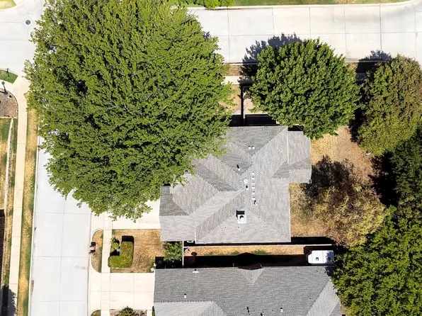 2010 Ledgestone Dr, Corinth, TX 76210