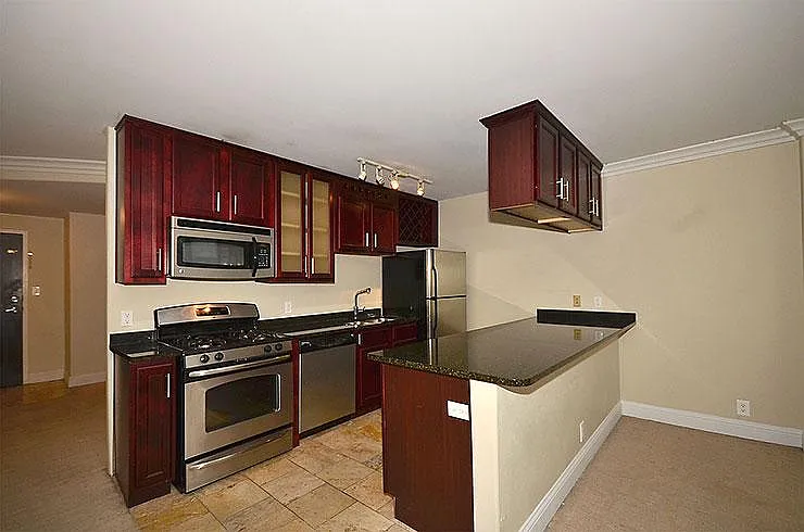 2 bed, 1050 sqft, $1,550 — Photo 1