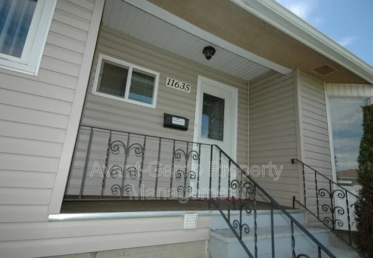 11635 111a Ave NW — Photo 2
