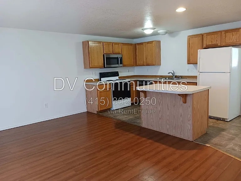 2521 NW Cedar Ave #2 — Photo 4