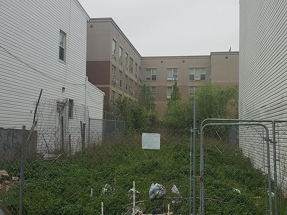 3rd image of 753 Elton Ave