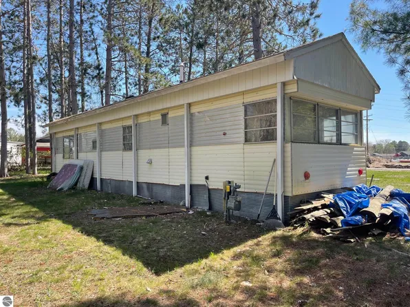 709 Pine St, Bellaire, MI 49615