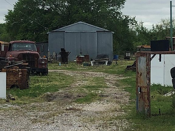 3rd image of 603 W Highway 3 St