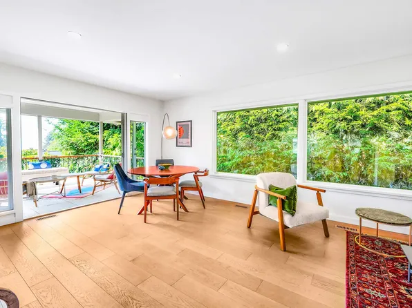 3277 Chesterfield Ave, North Vancouver, BC V7N 3M8